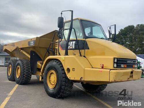 2011 Caterpillar 725 Dump Truck (Articulated)