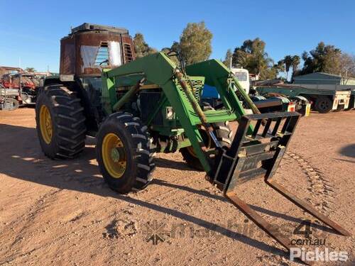 John Deere 3350 4 x 4 Front End Loader