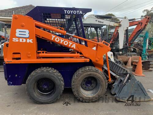 caption Toyota 2SDK8 50 hp Skid Steer Loader