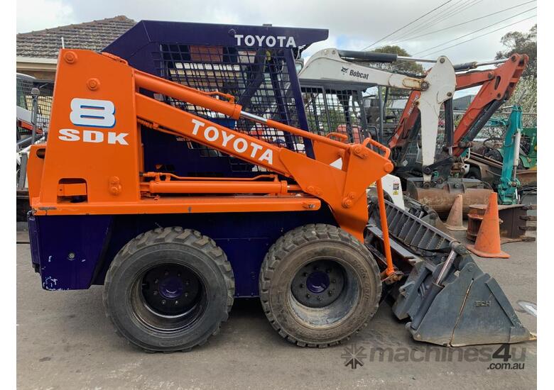 caption Toyota 2SDK8 50 hp Skid Steer Loader