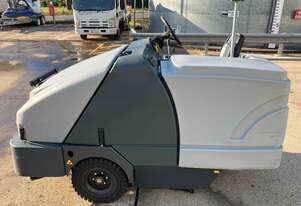 Nilfisk SR1601 sweeper 700 hours Nilfisk SR1601 sweeper 700 hours