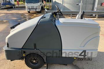 Nilfisk SR1601 sweeper 700 hours Nilfisk SR1601 sweeper 700 hours