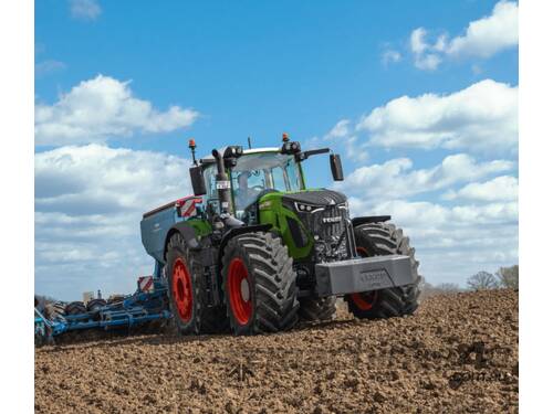 Fendt 900 Vario Tractor