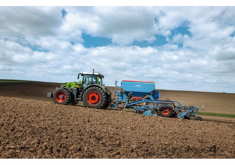 caption Fendt 900 Vario Tractor