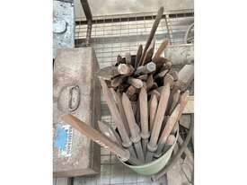 LRG QTY OF JACK HAMMER POINTS, EXTENSIONS, SPADES - picture1' - Click to enlarge