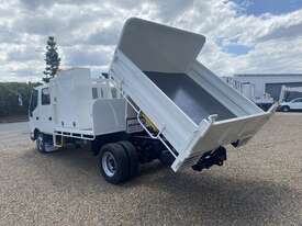 2014 Hino 917 300 Series White Tipper Truck 4.0L 4x2 - picture2' - Click to enlarge