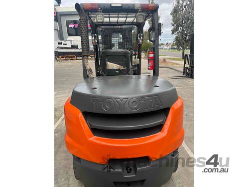 5 tonne Container Mast Diesel Forklift with attachment 