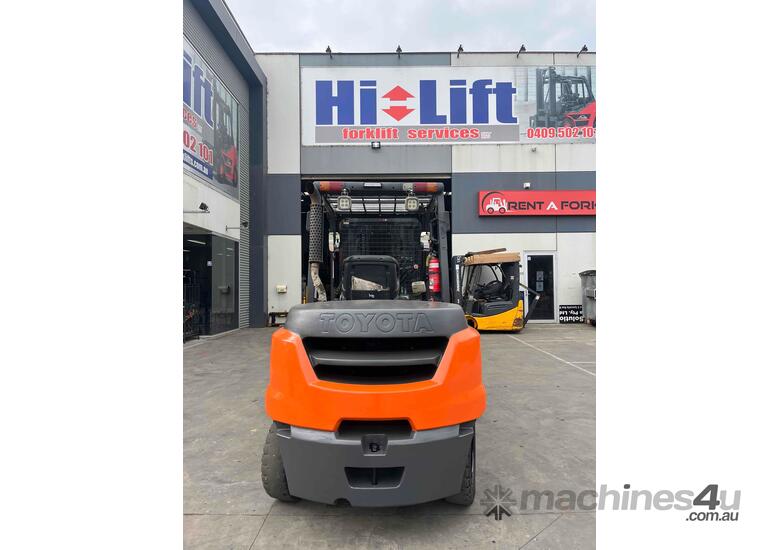 caption 5 tonne Container Mast Diesel Forklift with attachment