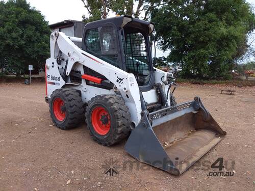 Bobcat skid loader