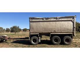 1986 STOOD TRI AXLE TIPPING DOG TRAILER (P63 244) - picture2' - Click to enlarge