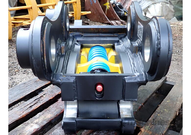 90mm pin Hitch grabs 80 & 90mm buckets, New Doherty D-Lock Quick Hitch