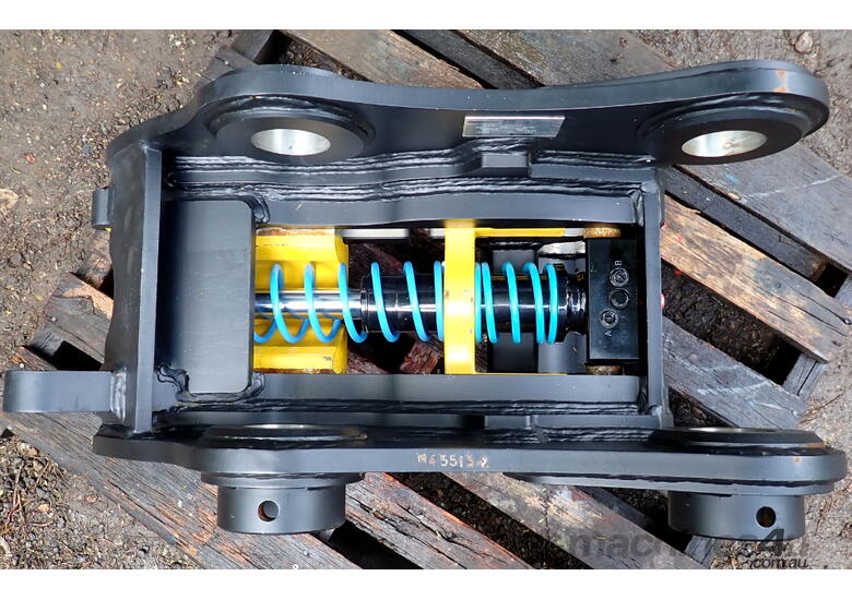 90mm pin Hitch grabs 80 & 90mm buckets, New Doherty D-Lock Quick Hitch