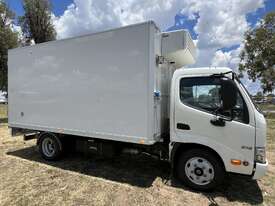 GRAND MOTOR GROUP - Hino 300 Series 616 Medium Automatic Refrigerated Pantech Truck. - picture0' - Click to enlarge