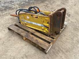 Giant GT30 Hyd Hammer Attachments - picture2' - Click to enlarge