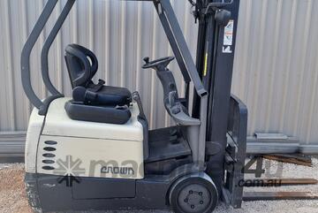 CROWN 1.8T Electric 3 Wheel Forklift with Container Mast