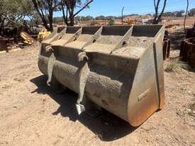 Komatsu Loader Bucket - picture1' - Click to enlarge