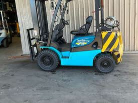 Sumitomo 2.5 Tonne Forklift - picture2' - Click to enlarge