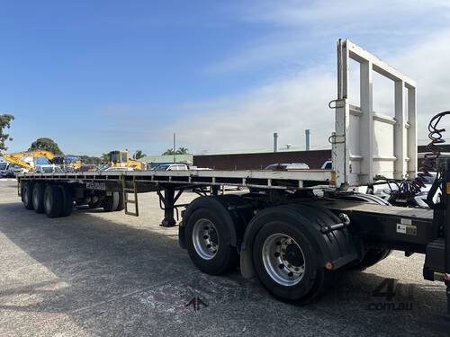 2005 MaxiTrans ST3 Tri-Axle Flat Top Trailer (W/ Container Pins)