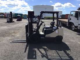 2010 Crown CG25P Forklift - picture2' - Click to enlarge