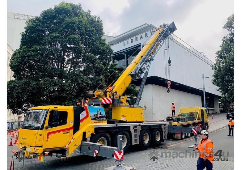 caption GLEASON CRANES 2019 GROVE GMK 4090 ALL TERRAIN CRANE