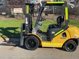 Forklift Komatsu FD25T Diesel 2.5 Tonne Container Mast Side Shift 3100hrs 2011 - picture0' - Click to enlarge