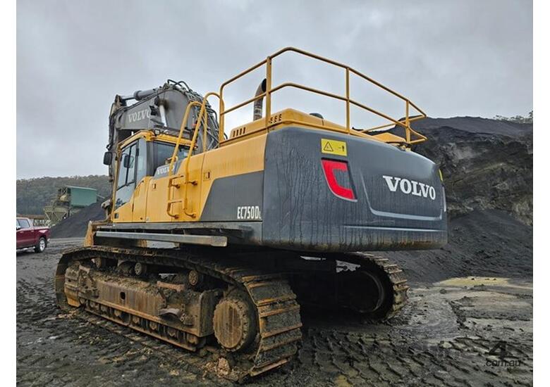caption 2017 VOLVO EC750DL EXCAVATOR