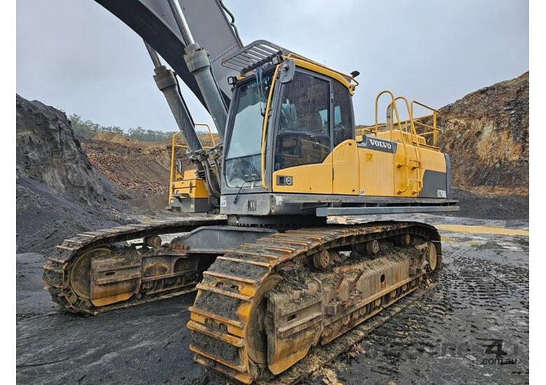 caption 2017 VOLVO EC750DL EXCAVATOR
