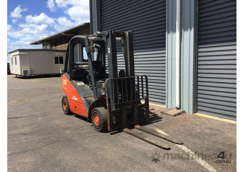 Linde 2.5T LPG Forklift with 3-Stage Container Mast