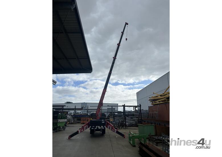 Unic 2.9T Crawler Crane - 1505 Hours, Current Green Sticker and 10-year Inspection Certificate