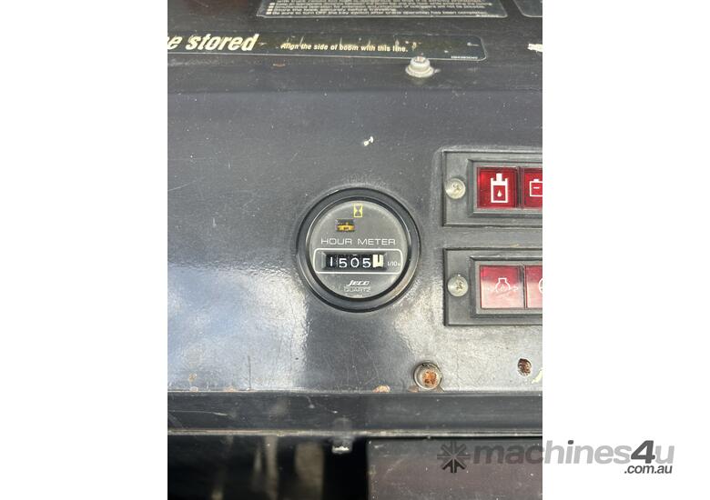 Unic 2.9T Crawler Crane - 1505 Hours, Current Green Sticker and 10-year Inspection Certificate