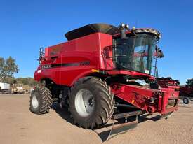 2017 Case IH 7240 Combine & 2016 Macdon D65 40' Draper Front - picture0' - Click to enlarge