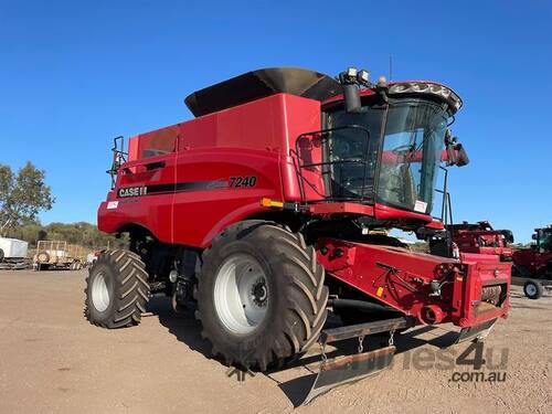 2017 Case IH 7240 Combine & 2016 Macdon D65 40' Draper Front