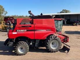 2017 Case IH 7240 Combine & 2016 Macdon D65 40' Draper Front - picture0' - Click to enlarge