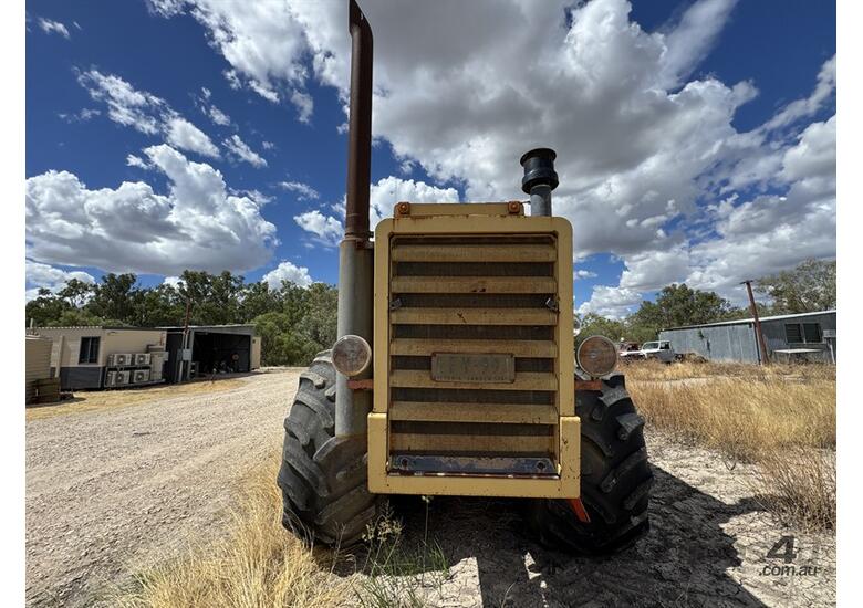 caption 1982 Versatile 875 Tractor