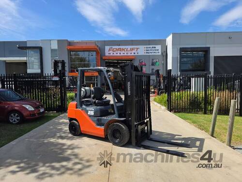 caption Toyota Forklift 2.5T Container Mast (Unit#:AU333)