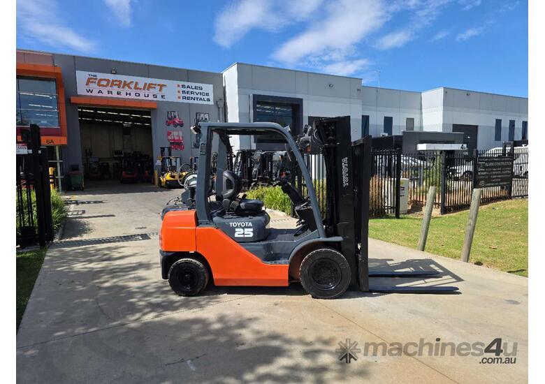 caption Toyota Forklift 2.5T Container Mast (Unit#:AU333)