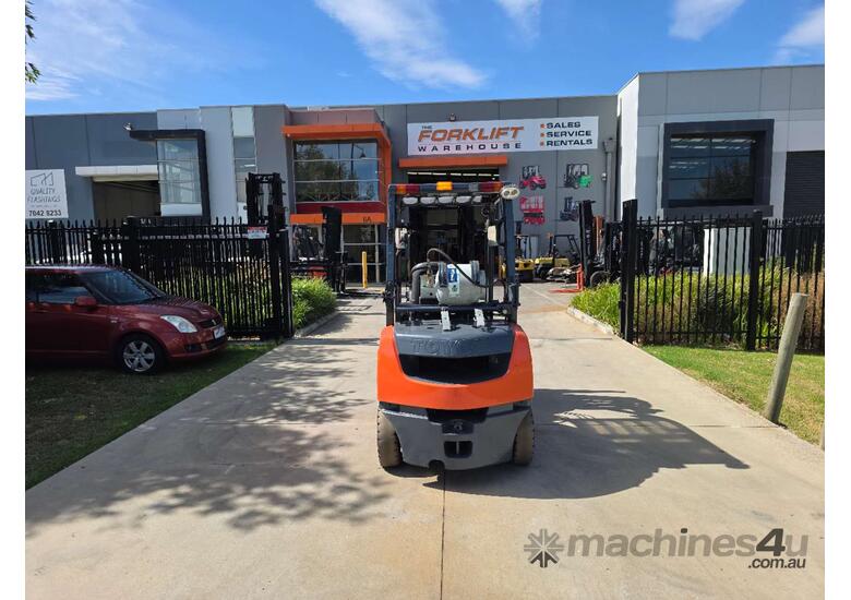 caption Toyota Forklift 2.5T Container Mast (Unit#:AU333)
