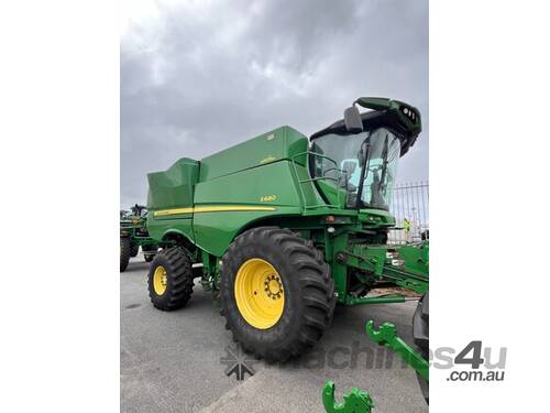 caption 2014 John Deere S680 Combines