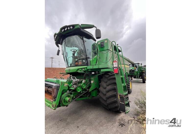 caption 2014 John Deere S680 Combines