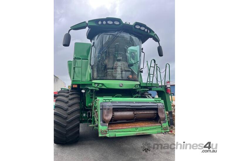 caption 2014 John Deere S680 Combines