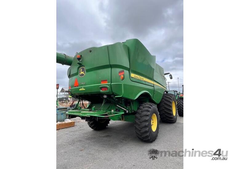 caption 2014 John Deere S680 Combines