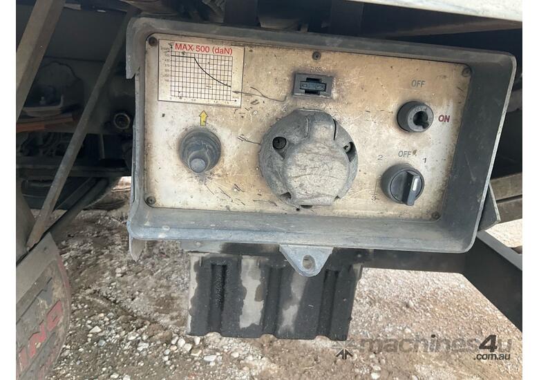 caption 2010 Mitsubishi Canter 7/800 Pantech