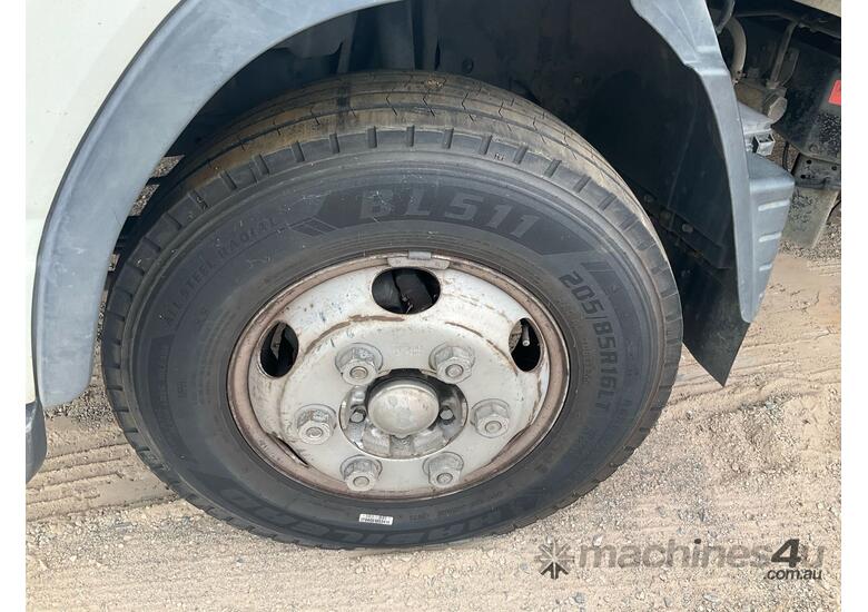 caption 2010 Mitsubishi Canter 7/800 Pantech