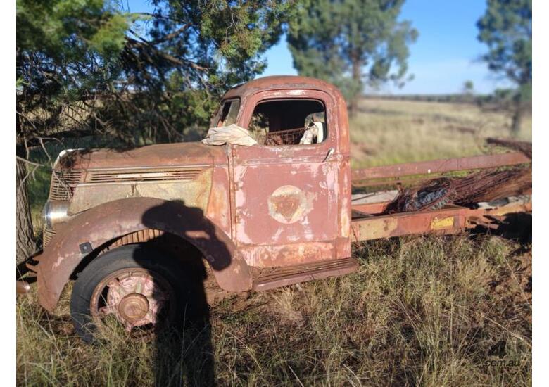 caption 1939 INTERNATIONAL K5 TRUCK