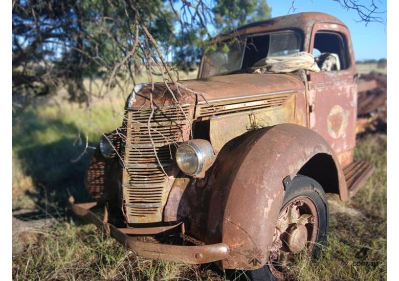 caption 1939 INTERNATIONAL K5 TRUCK