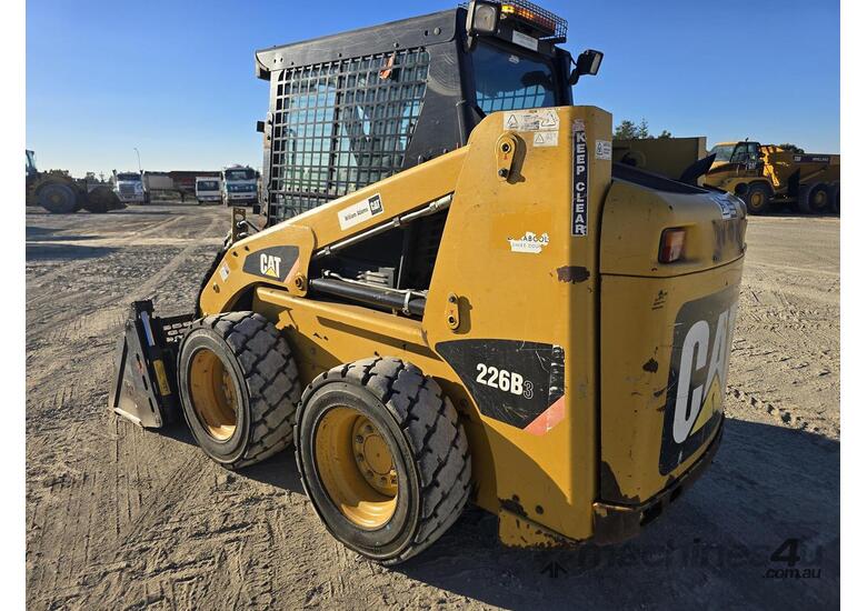 caption 2013 CAT 226B3 SKID STEER