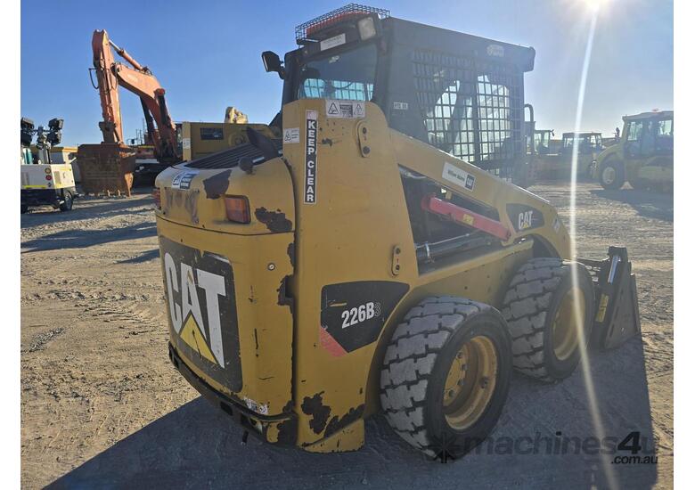 caption 2013 CAT 226B3 SKID STEER