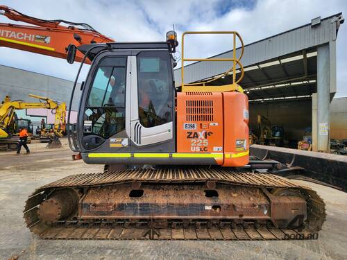 2016 HITACHI ZC225USLC-3 24T EXCAVATOR (E398) WITH ATTACHMENTS, FULL CIVIL SPEC AND LOW 2360 HOURS