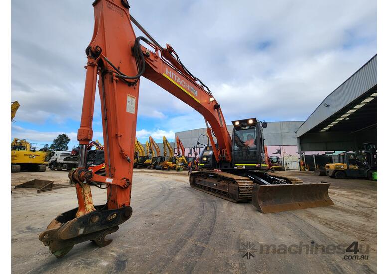 2016 HITACHI ZC225USLC-3 24T EXCAVATOR (E398) WITH ATTACHMENTS, FULL CIVIL SPEC AND LOW 2360 HOURS