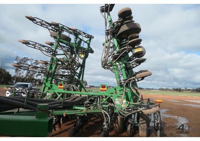 caption John Deere 1870 Seeder Bar